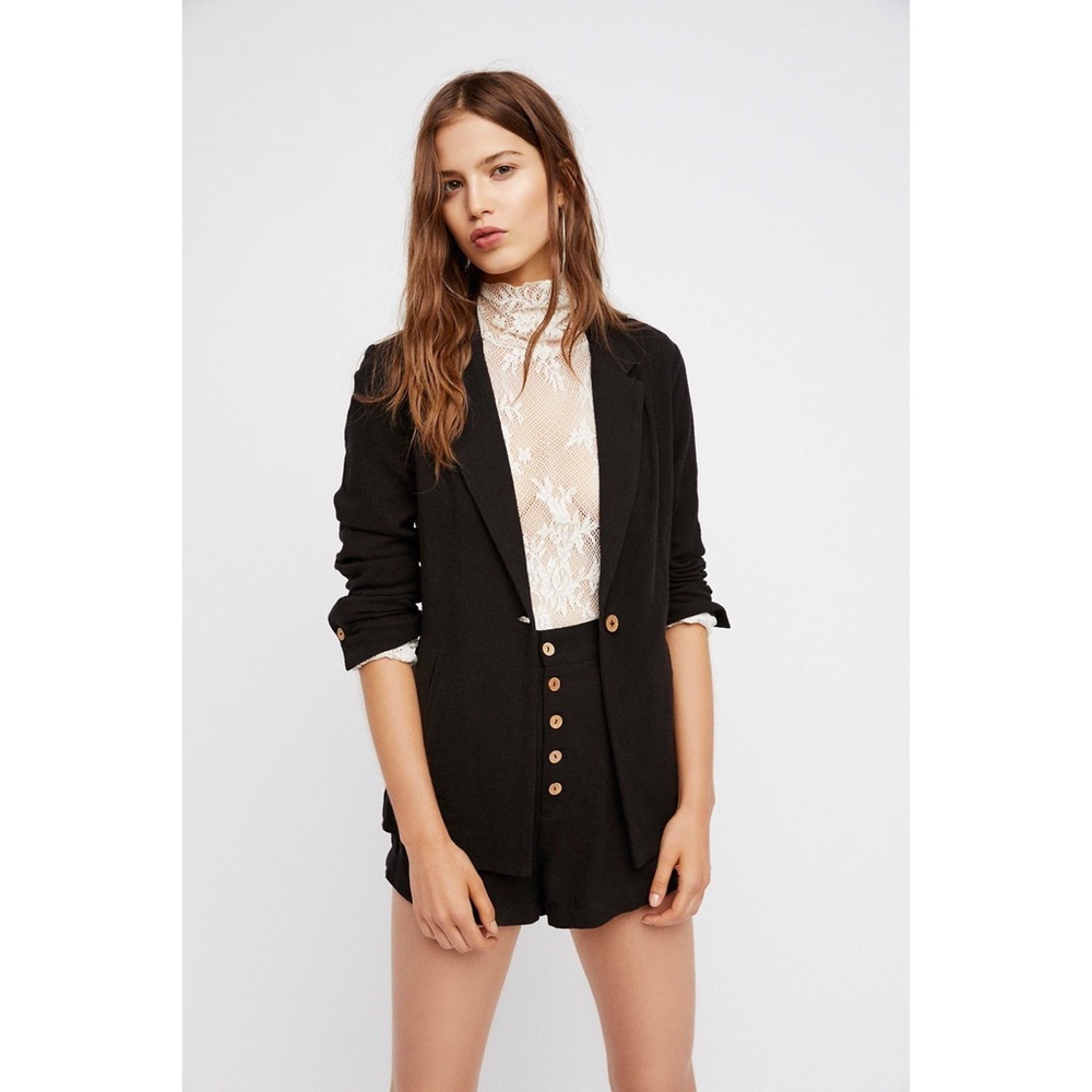 Sold 〰️ Free People button up shorts